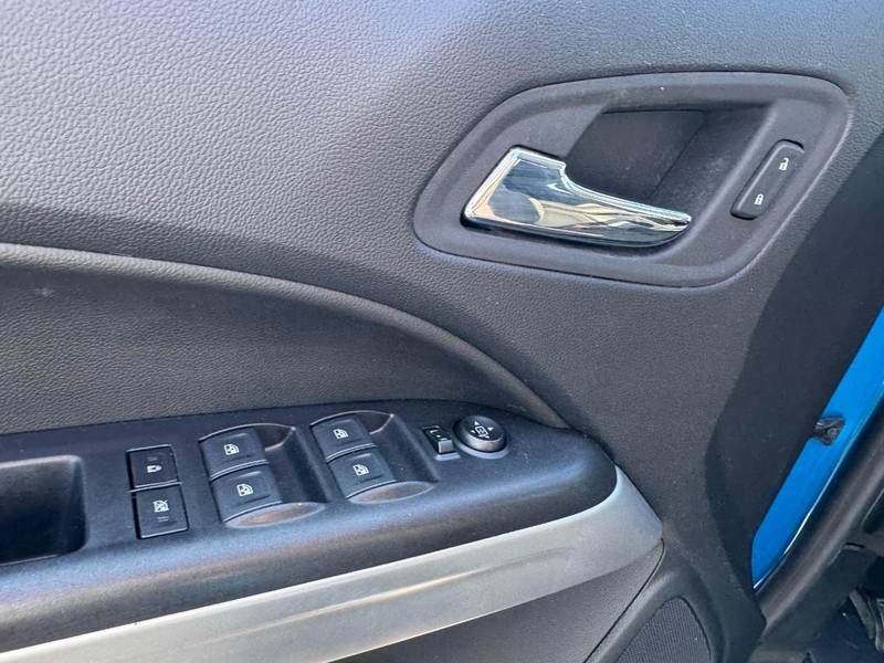 Chevrolet Colorado Vehicle Full-screen Gallery Image 15