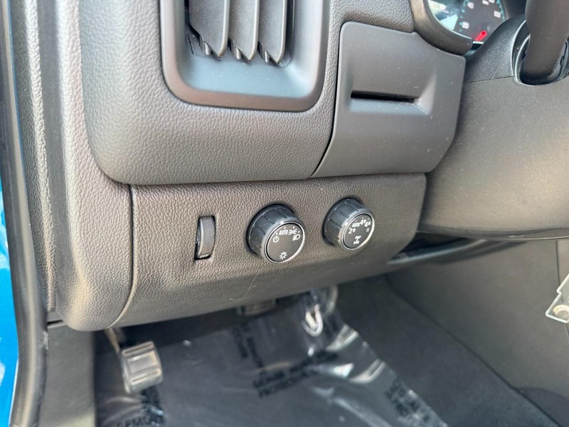 Chevrolet Colorado Vehicle Full-screen Gallery Image 16