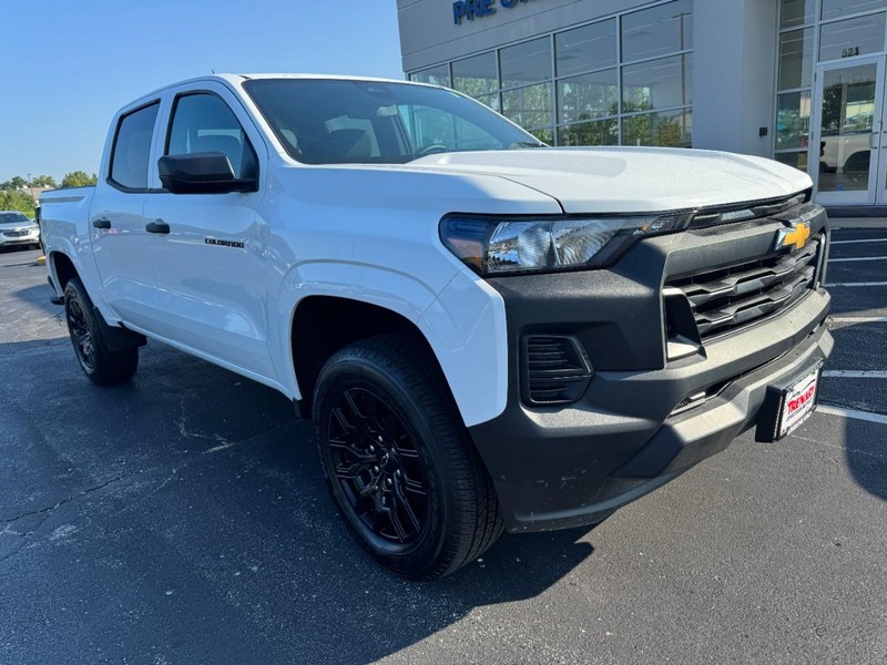 Chevrolet Colorado Vehicle Full-screen Gallery Image 02