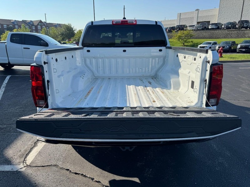 Chevrolet Colorado Vehicle Full-screen Gallery Image 06