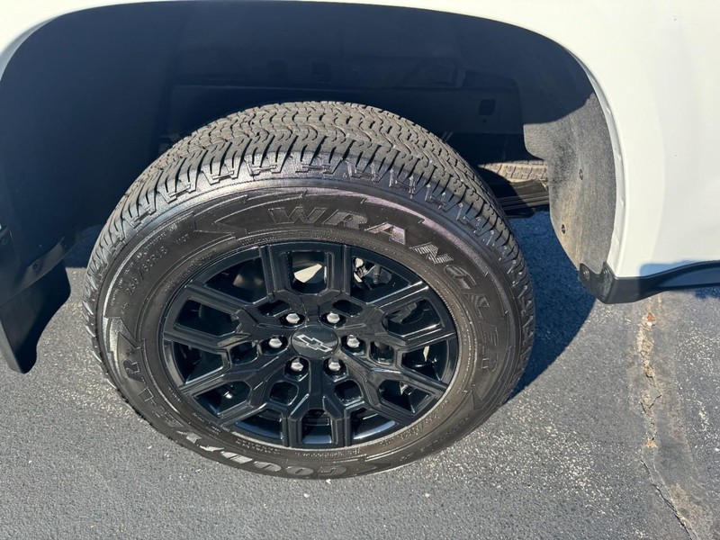 Chevrolet Colorado Vehicle Full-screen Gallery Image 07