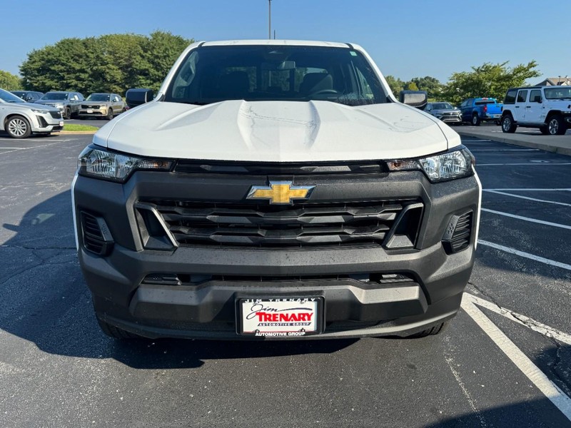 Chevrolet Colorado Vehicle Full-screen Gallery Image 09