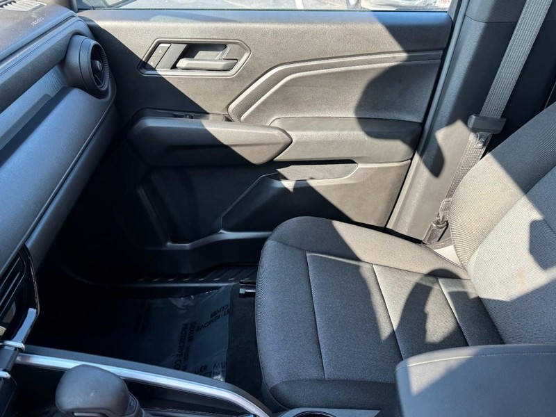 Chevrolet Colorado Vehicle Full-screen Gallery Image 10
