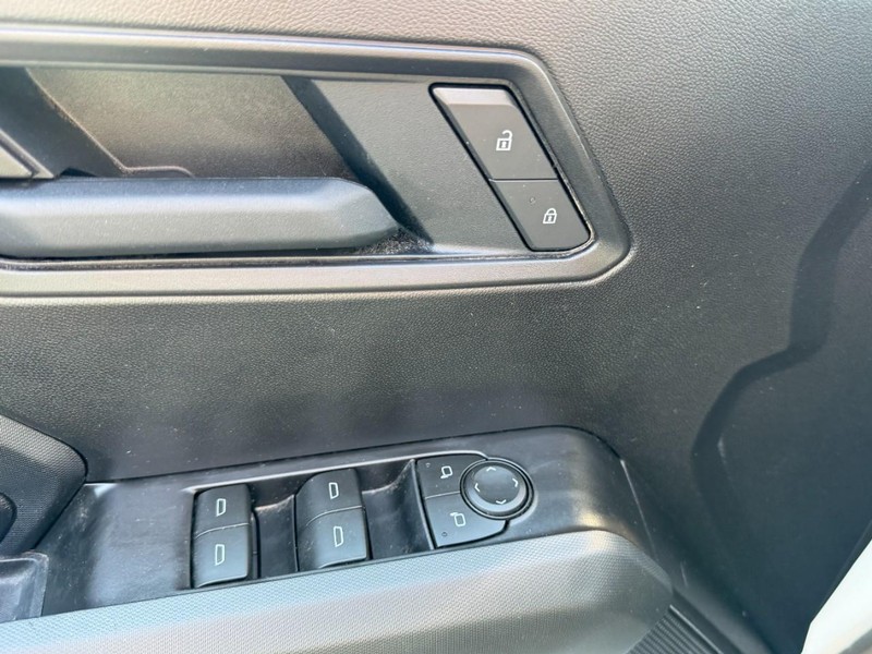 Chevrolet Colorado Vehicle Full-screen Gallery Image 12