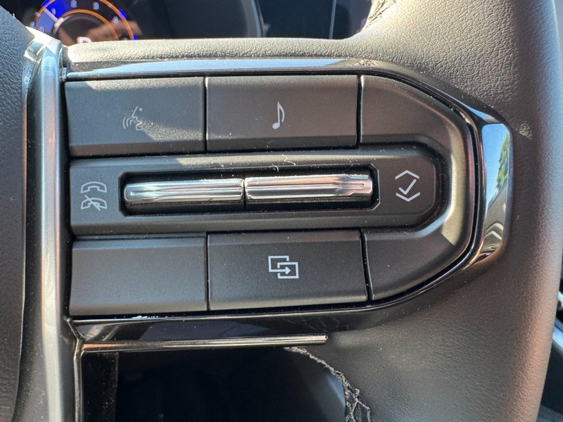 Chevrolet Colorado Vehicle Full-screen Gallery Image 14