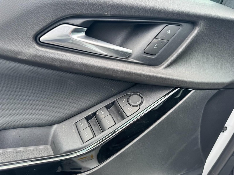 Chevrolet Equinox Vehicle Image 10
