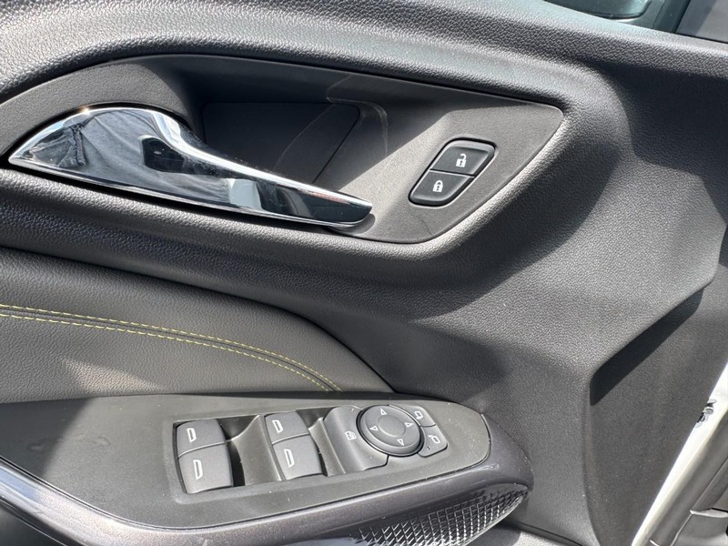 Chevrolet Trax Vehicle Image 11