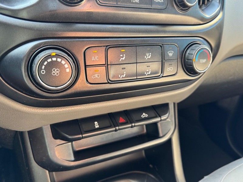 Chevrolet Colorado Vehicle Image 16