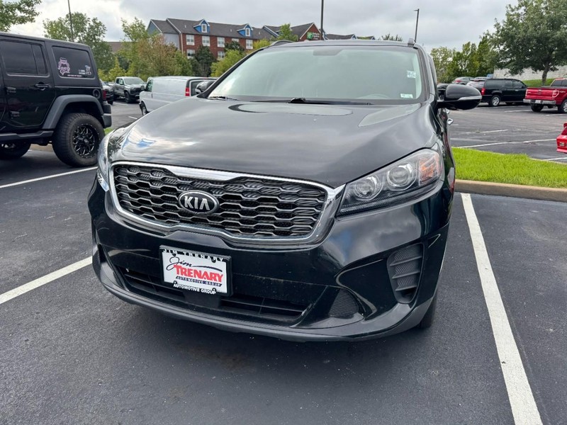 Kia Sorento Vehicle Image 02