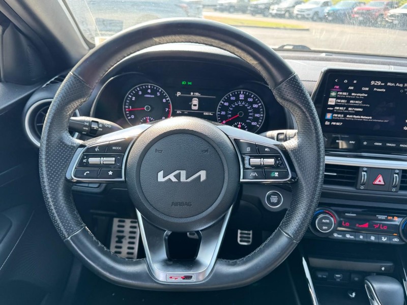 Kia Forte Vehicle Image 12