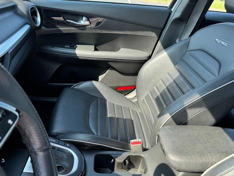 Kia Forte Vehicle Image 13