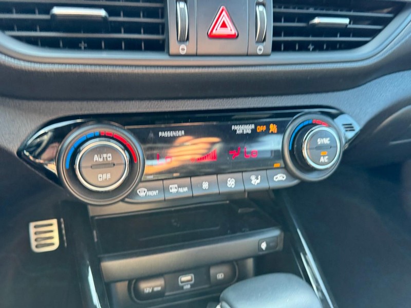Kia Forte Vehicle Image 19