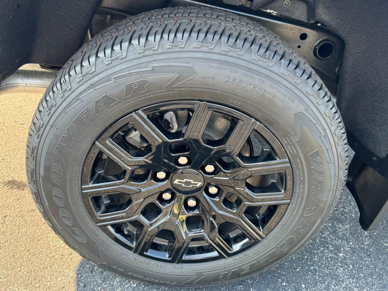 Chevrolet Colorado Vehicle Image 05