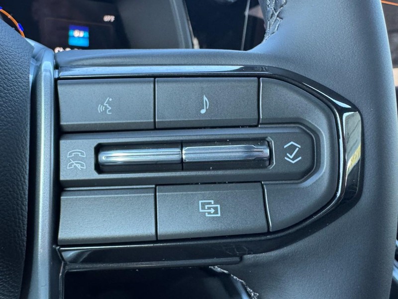 Chevrolet Colorado Vehicle Image 11