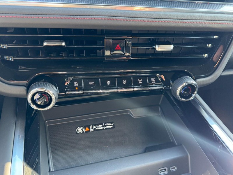 Chevrolet Tahoe Vehicle Image 16