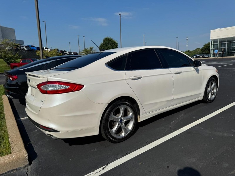 Ford Fusion Vehicle Image 03