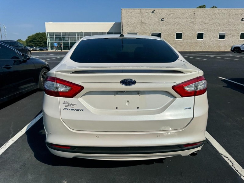 Ford Fusion Vehicle Image 04
