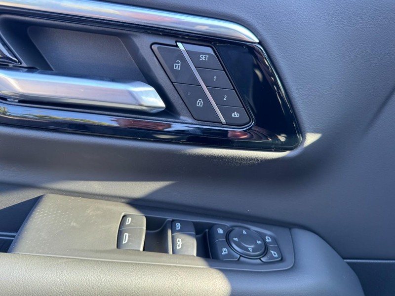 Chevrolet Tahoe Vehicle Image 12