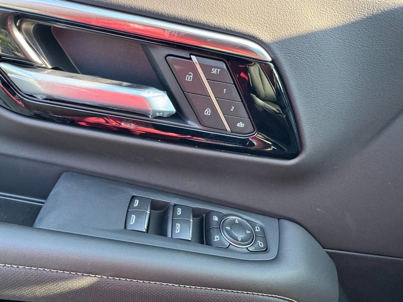 Chevrolet Tahoe Vehicle Image 11