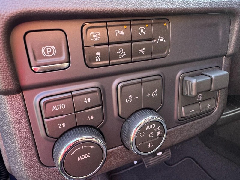 Chevrolet Tahoe Vehicle Image 12