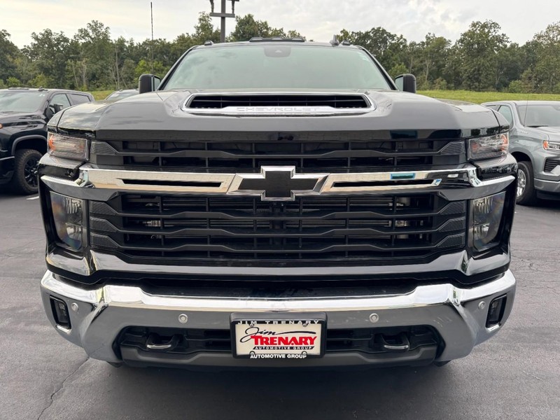 Chevrolet Silverado 2500HD Vehicle Image 02