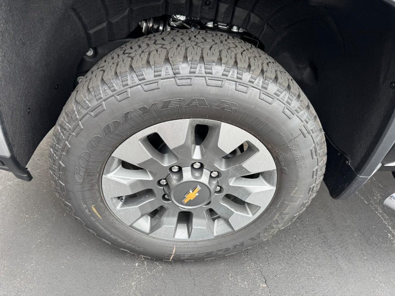 Chevrolet Silverado 2500HD Vehicle Image 05