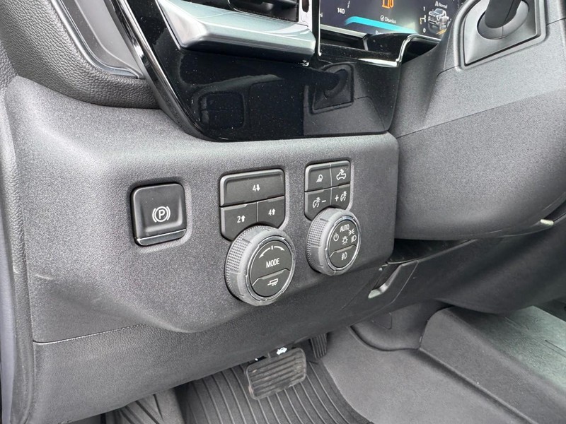 Chevrolet Silverado 2500HD Vehicle Image 13
