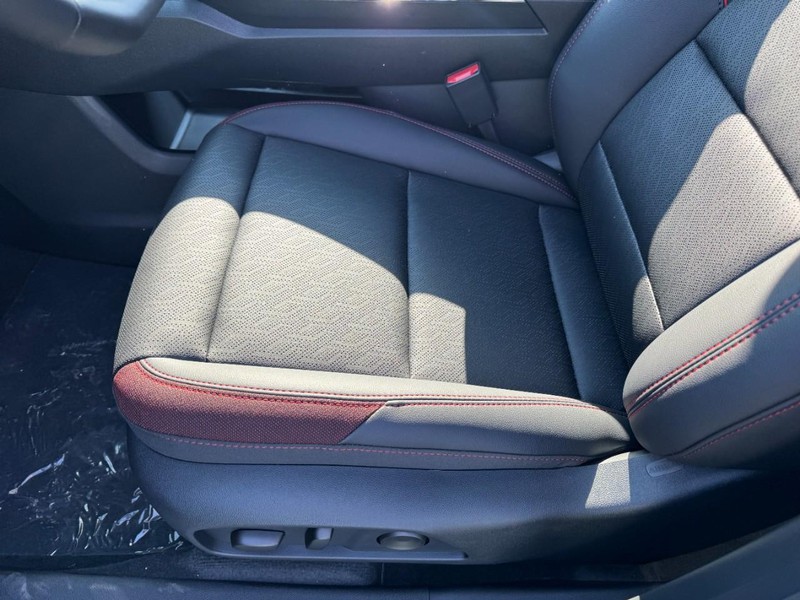 Chevrolet Equinox Vehicle Image 09