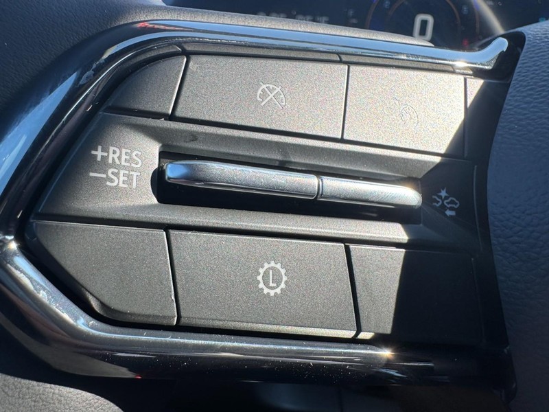 Chevrolet Equinox Vehicle Image 11
