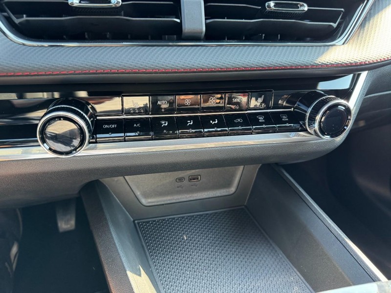 Chevrolet Equinox Vehicle Image 13