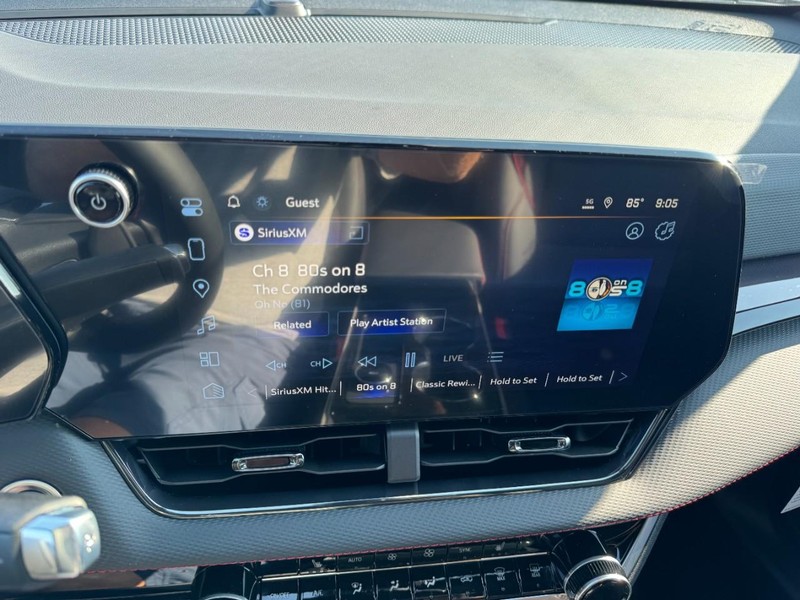 Chevrolet Equinox Vehicle Image 14