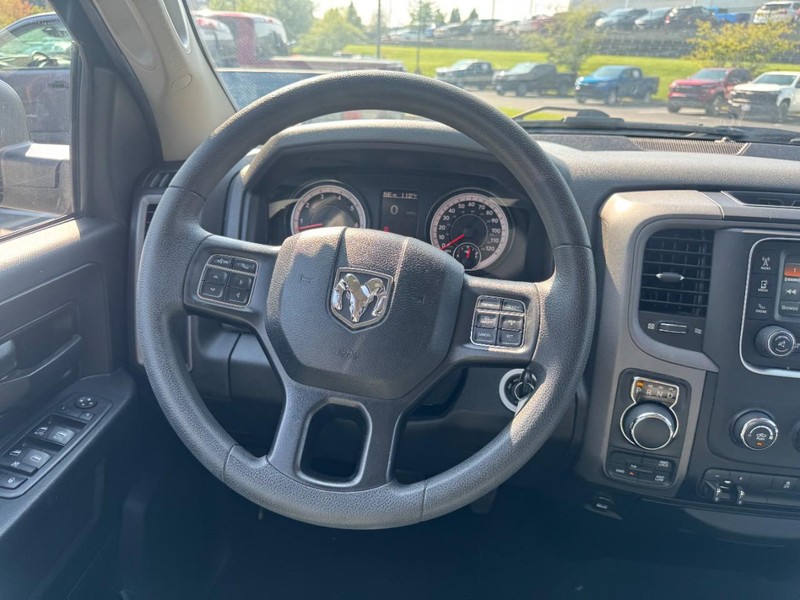 Ram 1500 Classic Vehicle Image 12