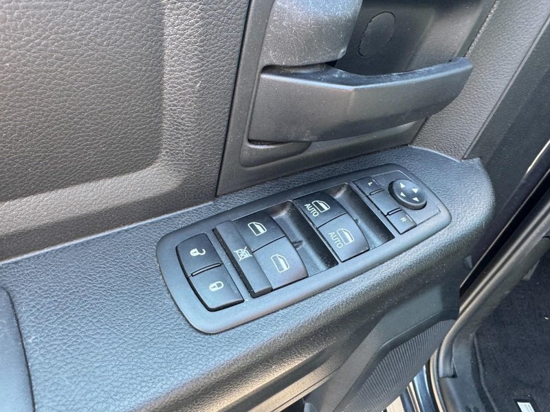 Ram 1500 Classic Vehicle Image 15