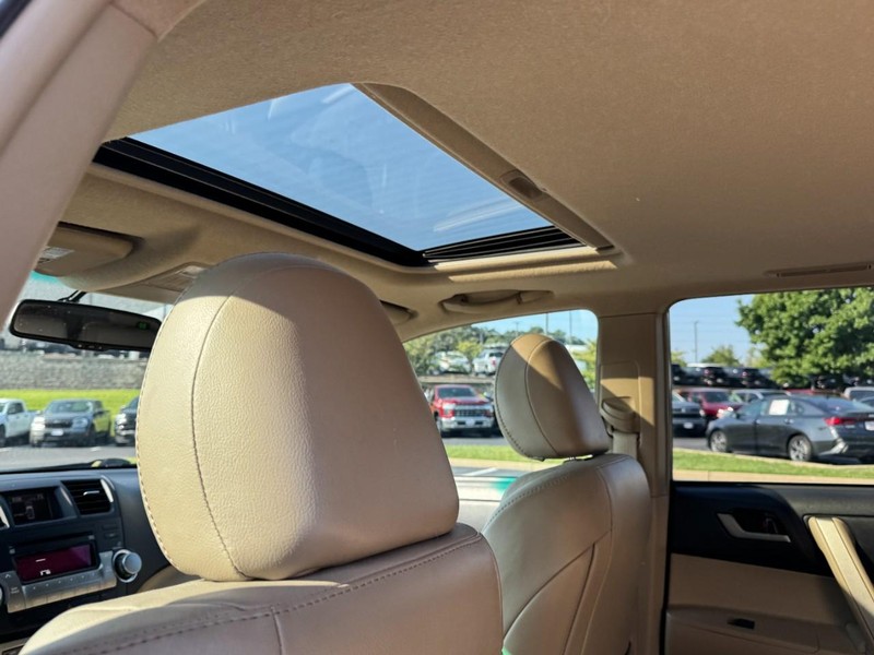 Toyota Highlander Vehicle Image 11
