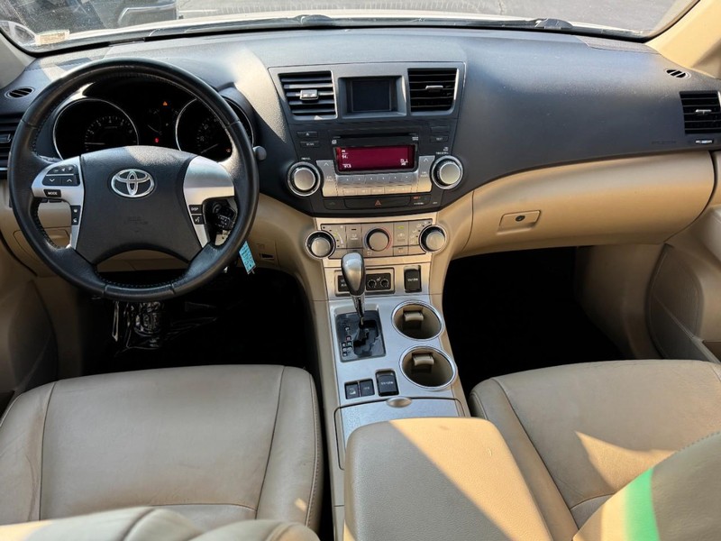 Toyota Highlander Vehicle Image 14