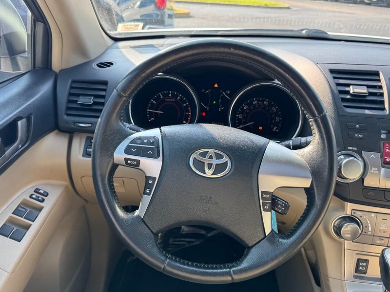 Toyota Highlander Vehicle Image 15