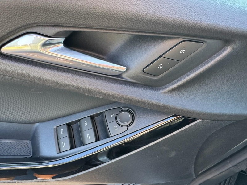 Chevrolet Equinox Vehicle Image 11
