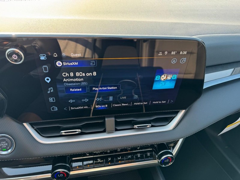 Chevrolet Equinox Vehicle Image 15