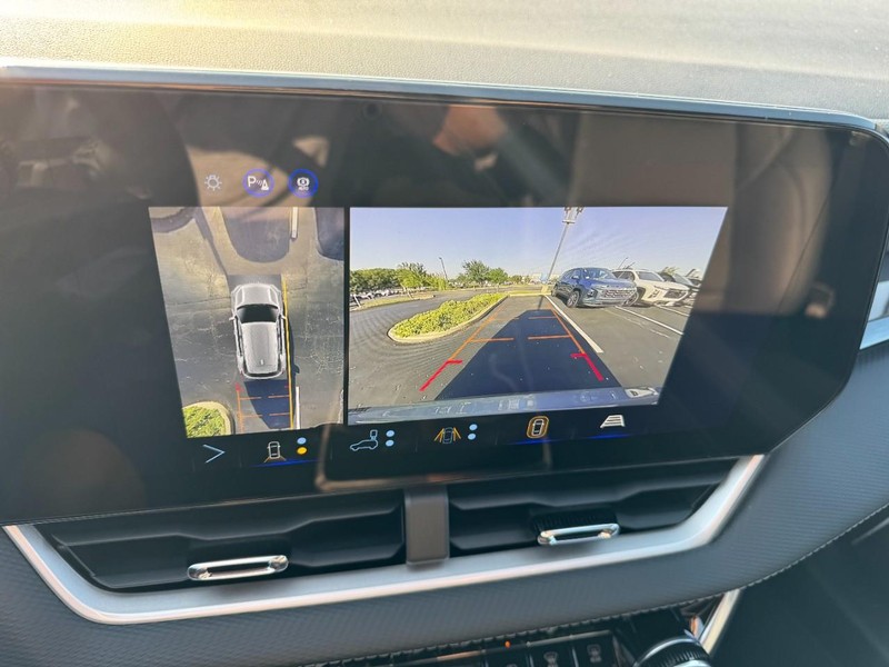 Chevrolet Equinox Vehicle Image 17
