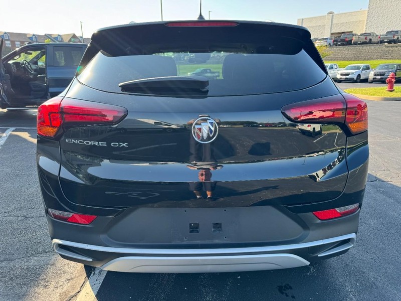Buick Encore GX Vehicle Full-screen Gallery Image 04