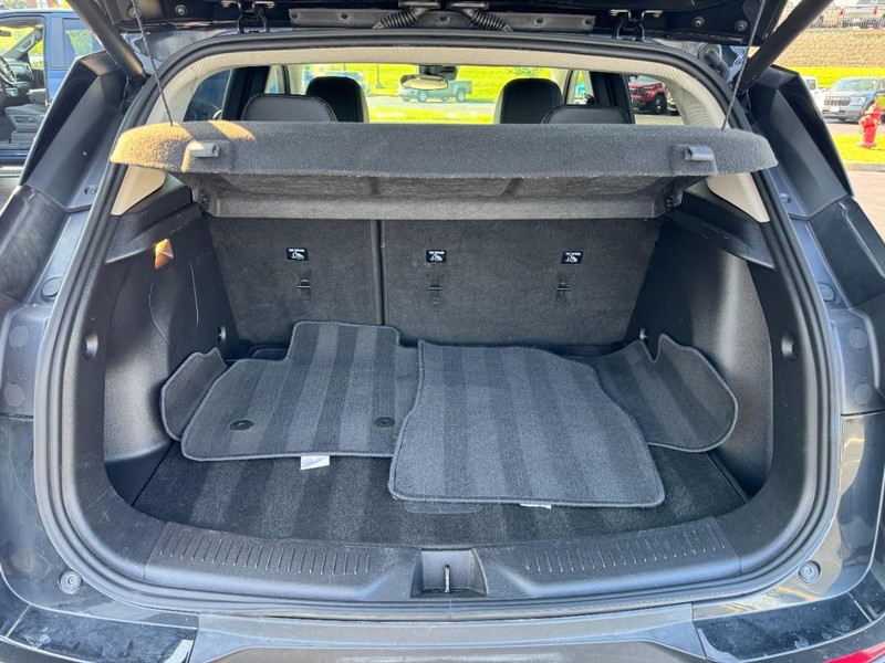 Buick Encore GX Vehicle Full-screen Gallery Image 06