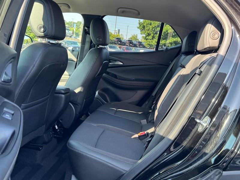 Buick Encore GX Vehicle Full-screen Gallery Image 10