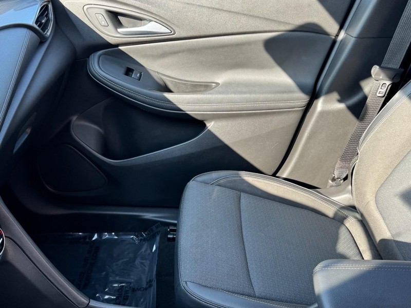 Buick Encore GX Vehicle Full-screen Gallery Image 13