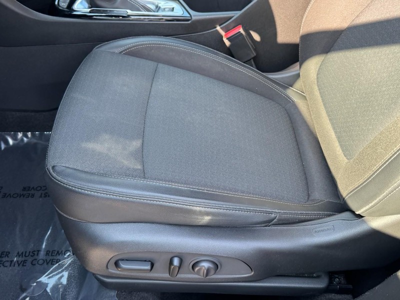 Buick Encore GX Vehicle Full-screen Gallery Image 14