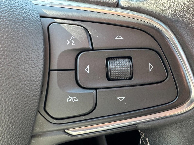Buick Encore GX Vehicle Full-screen Gallery Image 17