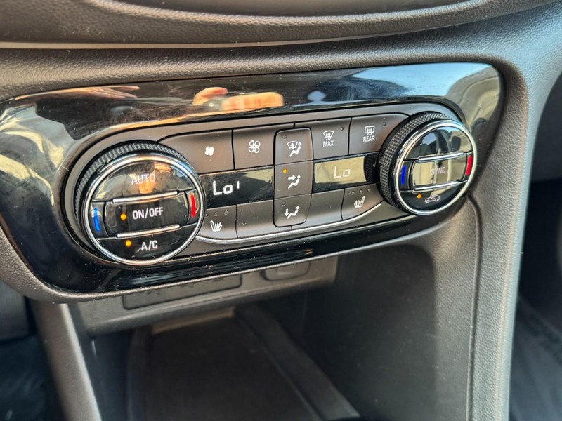Buick Encore GX Vehicle Full-screen Gallery Image 18