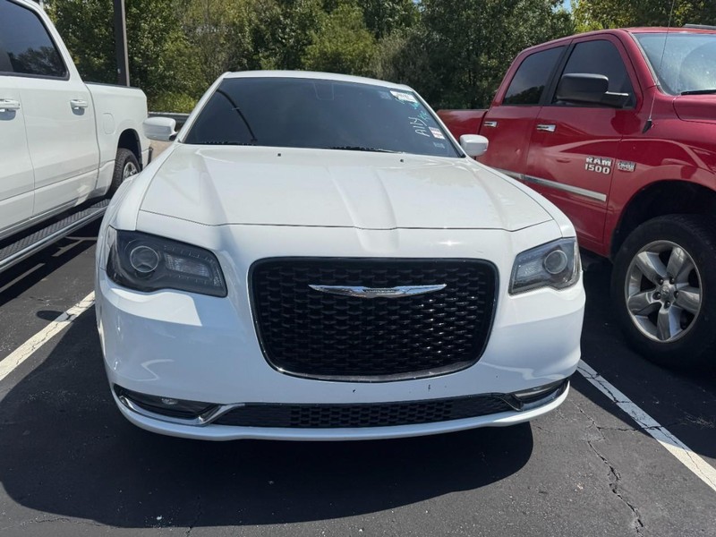 Chrysler 300 Vehicle Image 03