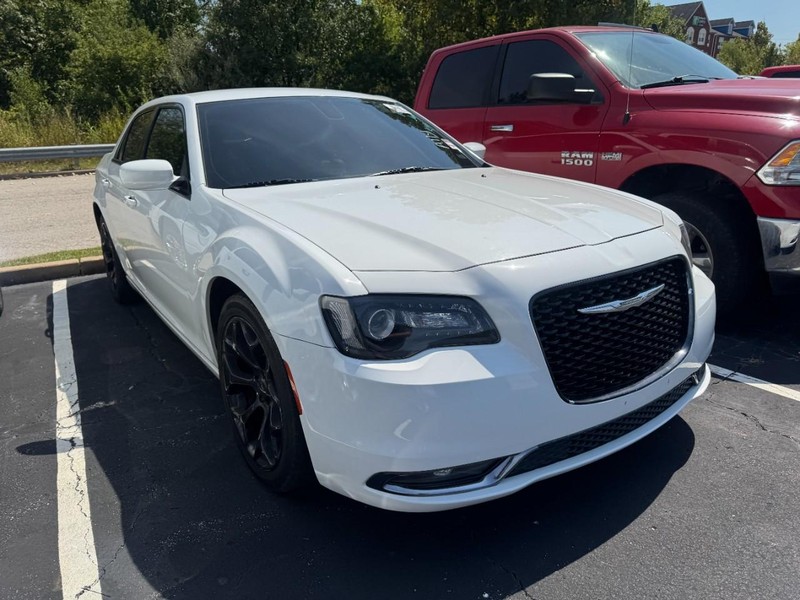 Chrysler 300 Vehicle Image 04