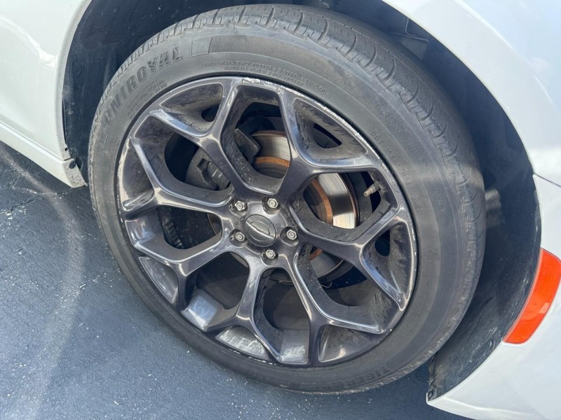 Chrysler 300 Vehicle Image 05