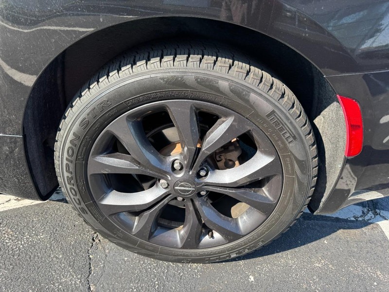 Chrysler Pacifica Vehicle Image 06